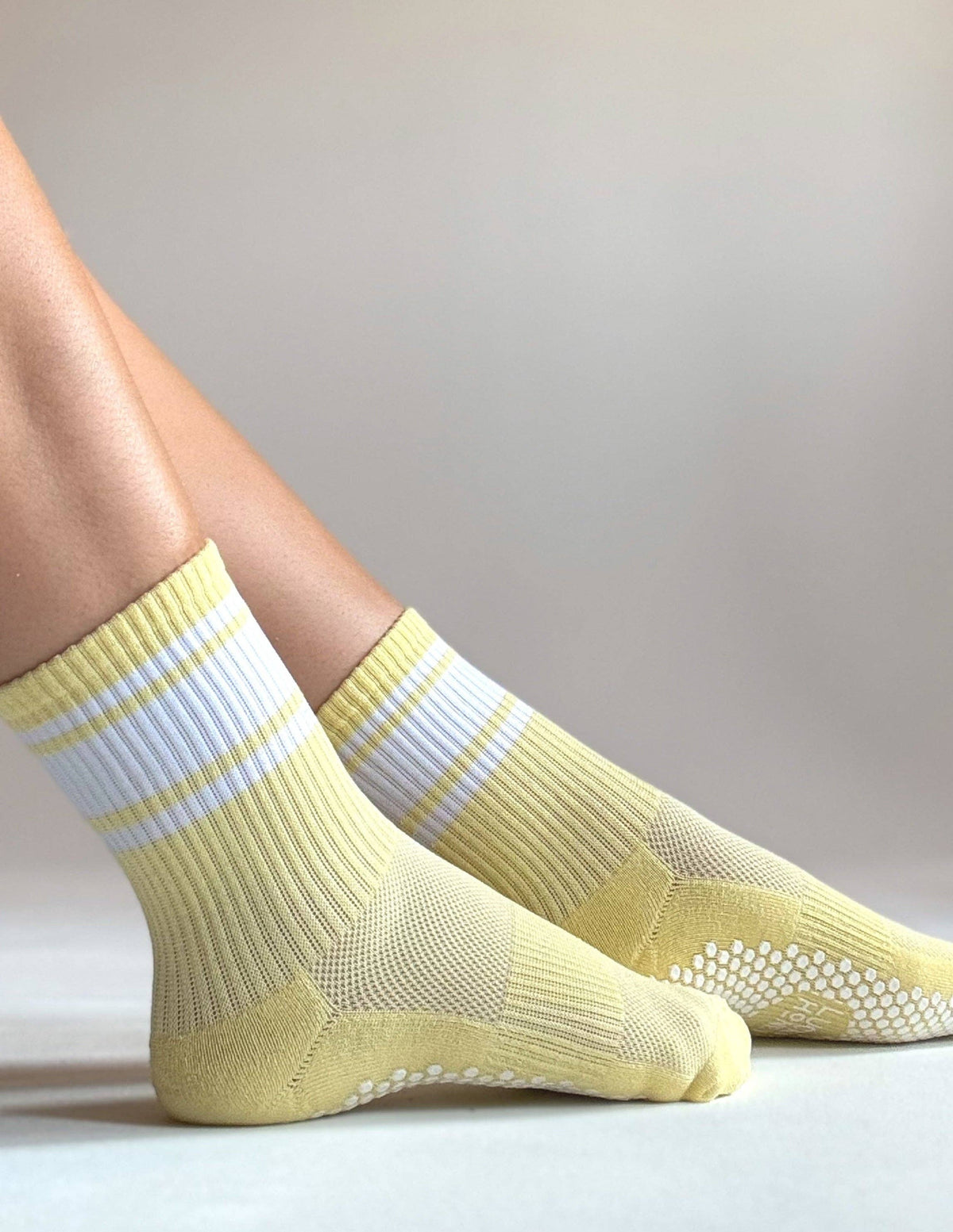 The Crew Stripe Grip Sock: Off-White / Grey