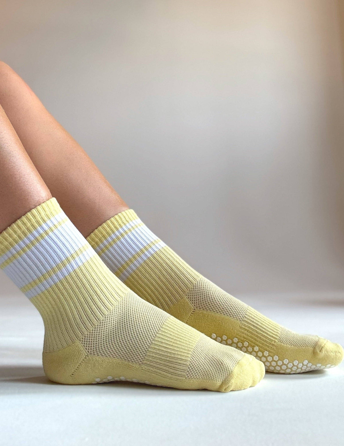 The Crew Stripe Grip Sock: Off-White / Grey