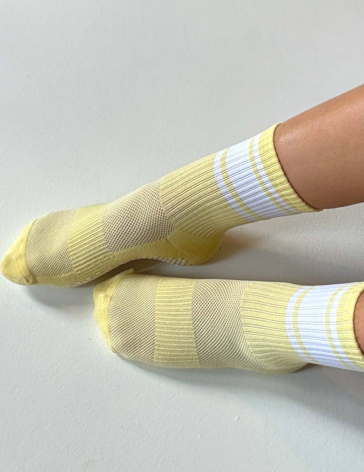 The Crew Stripe Grip Sock: Off-White / Grey