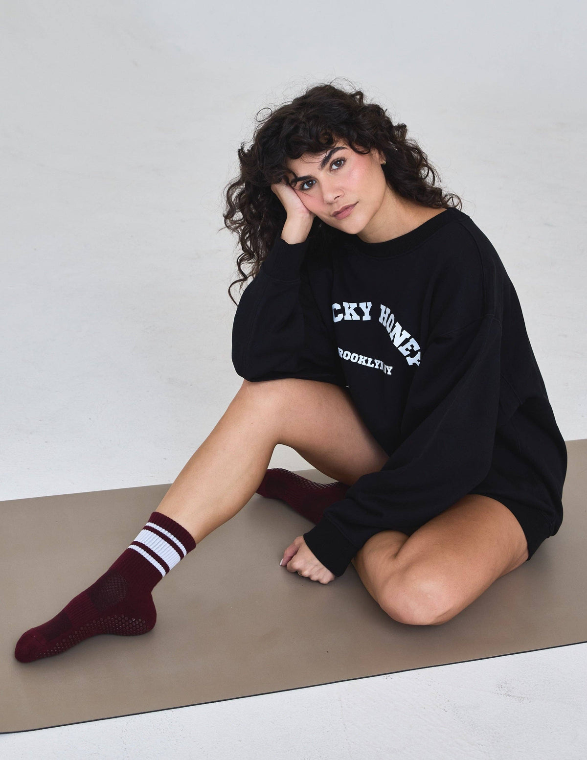 The Crew Stripe Grip Sock: Off-White / Grey