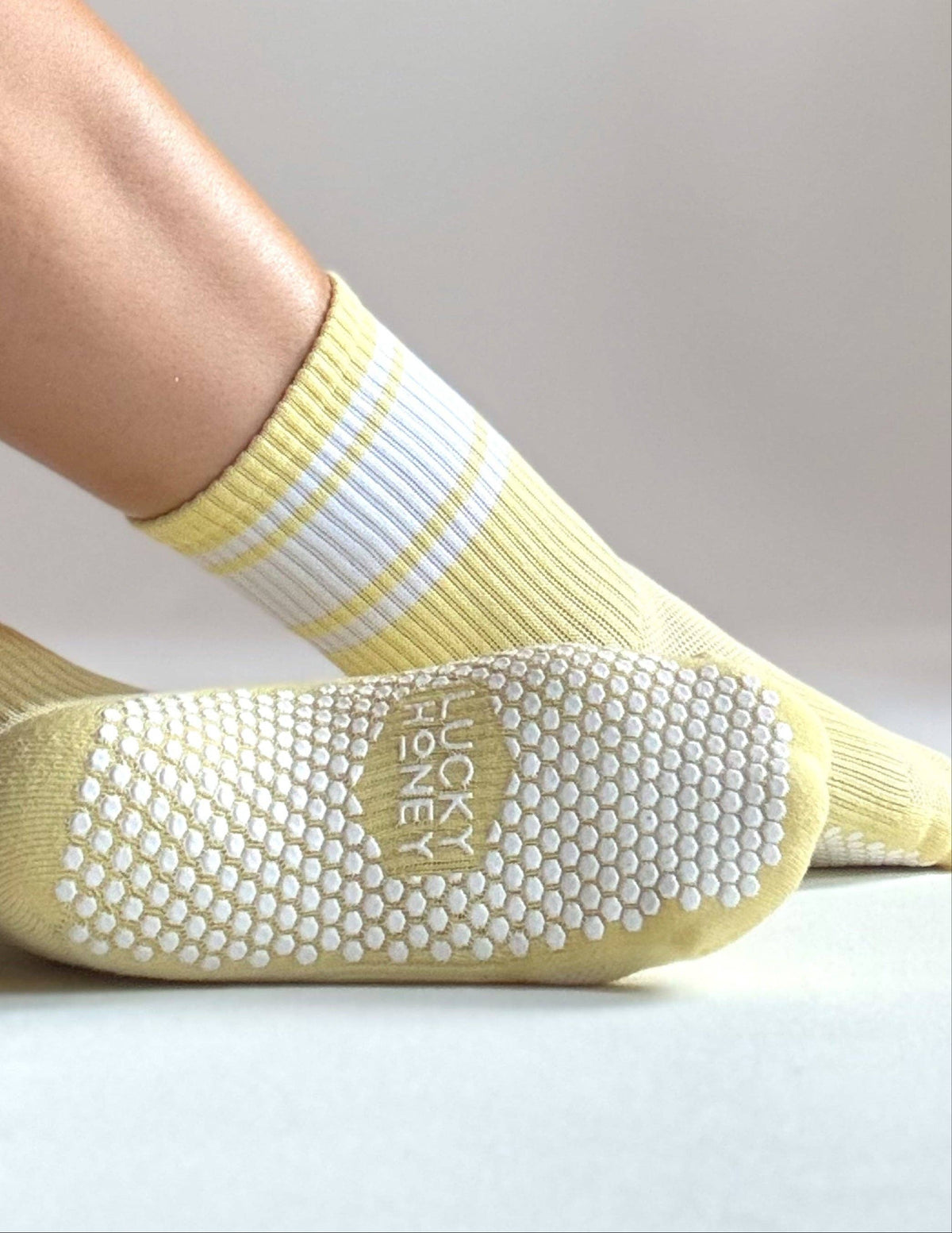 The Crew Stripe Grip Sock: Off-White / Grey