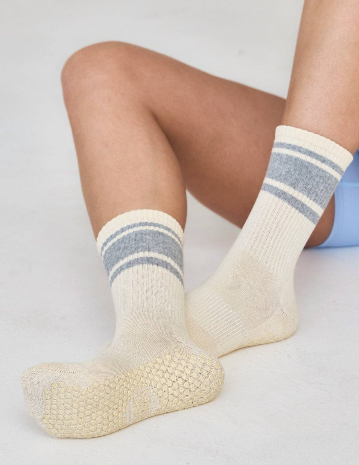 The Crew Stripe Grip Sock: Off-White / Grey